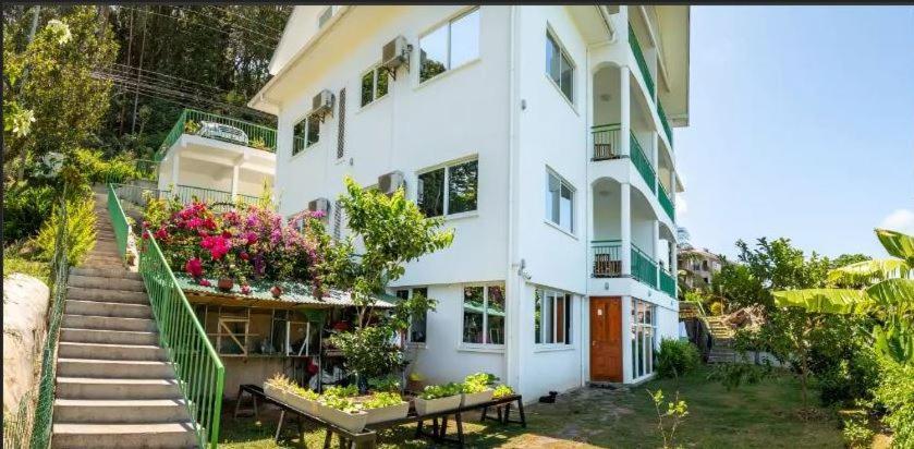 Manfiyo Guest House Anse Boileau Exteriér fotografie
